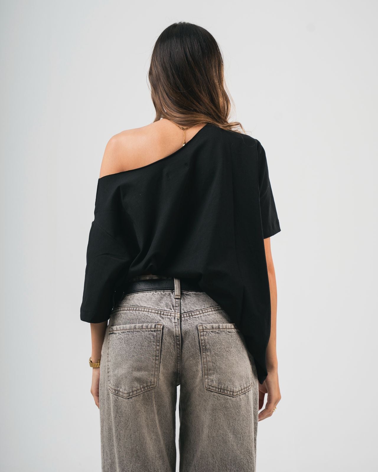 Black OFF-SHOULDER TEE