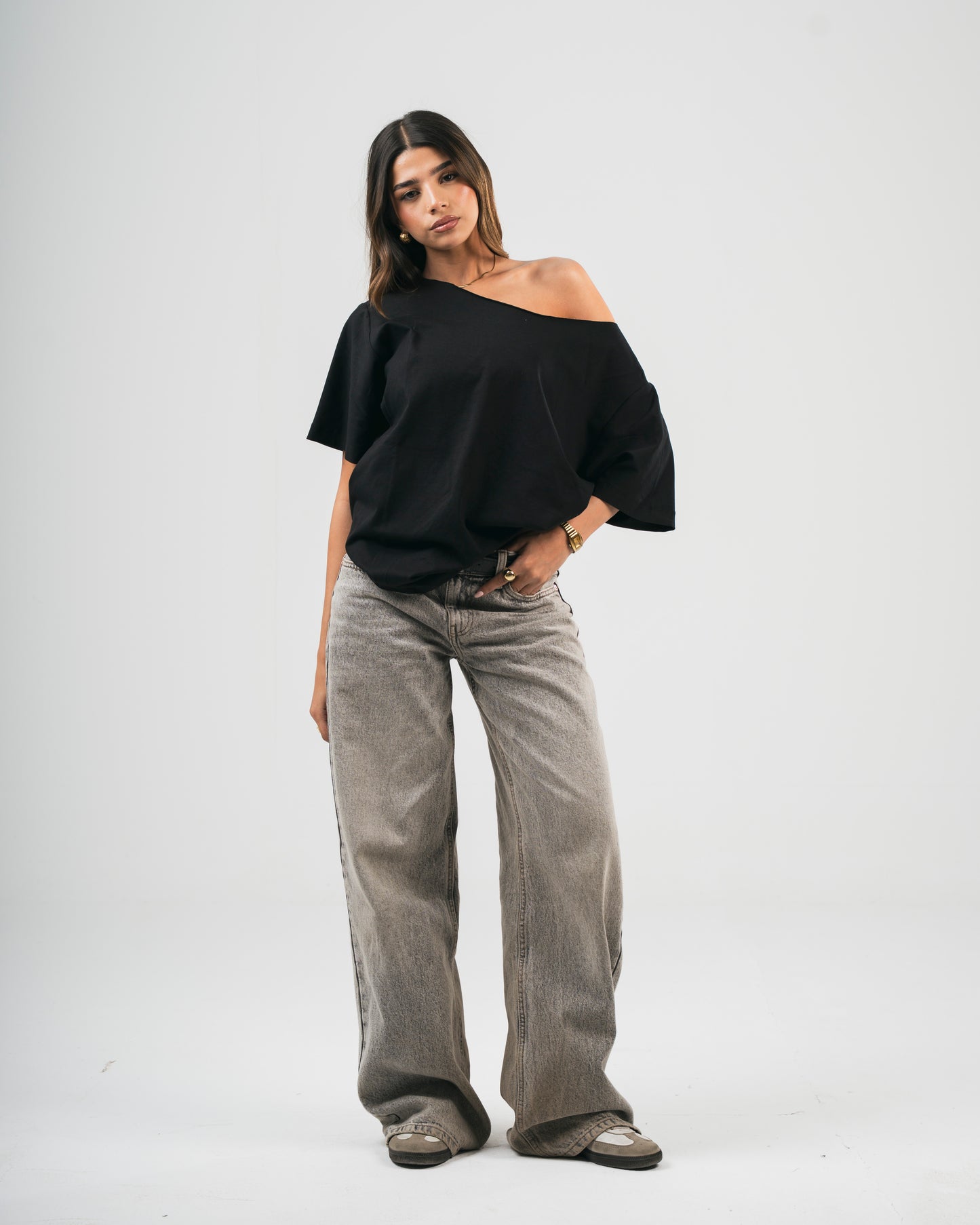 Black OFF-SHOULDER TEE