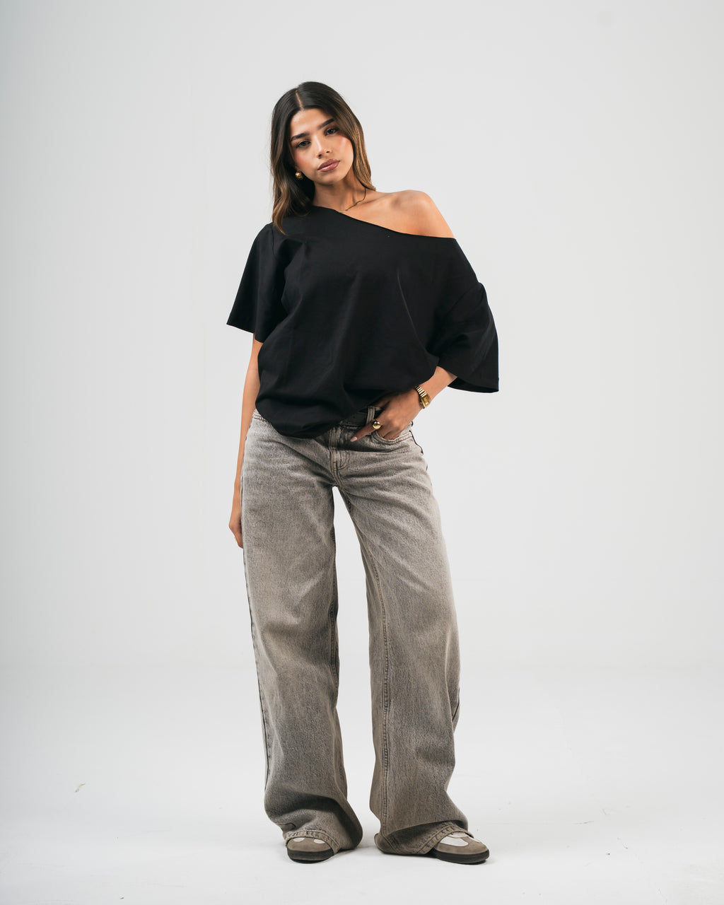 Black OFF-SHOULDER TEE